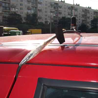Передавливание антенного кабеля при закрывании дверей автомобиля